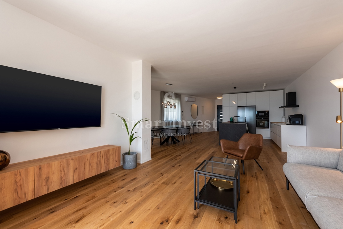 KOSTRENA, villa bifamiliare con piscina e vista mare