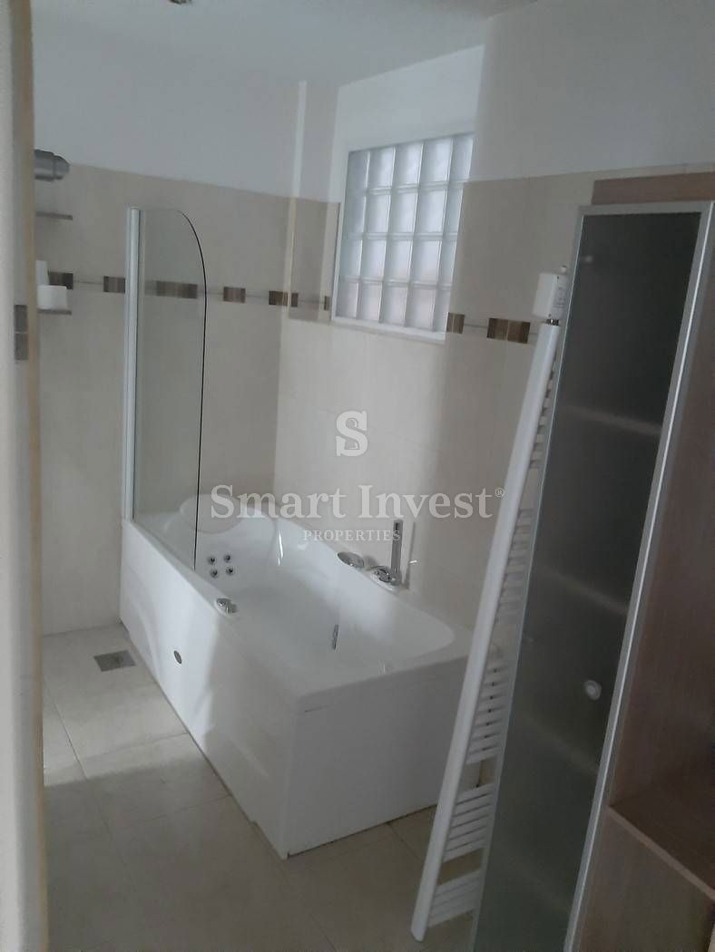 FIUME - CENTRO, spazioso appartamento con vista mare