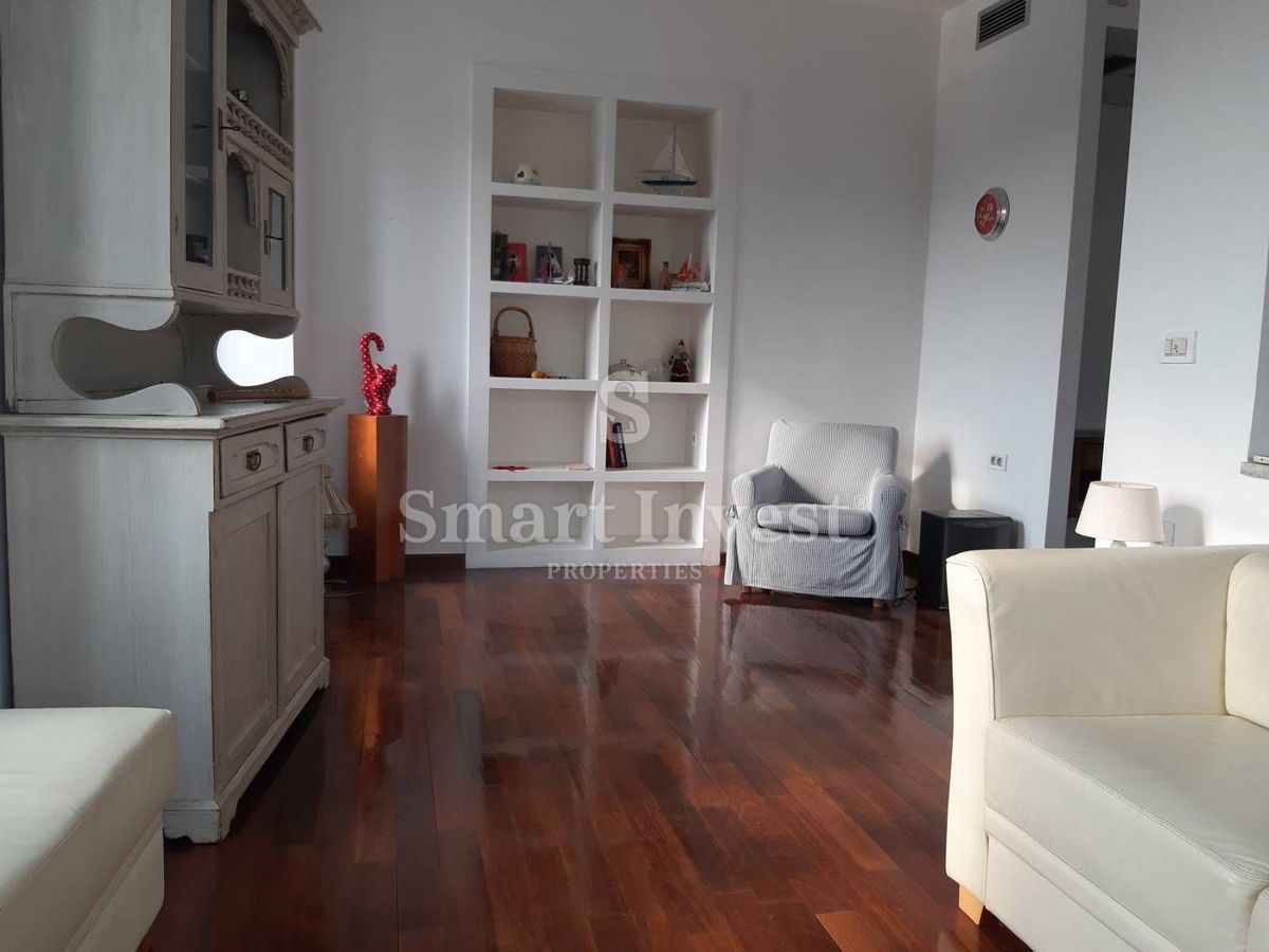 FIUME - CENTRO, spazioso appartamento con vista mare