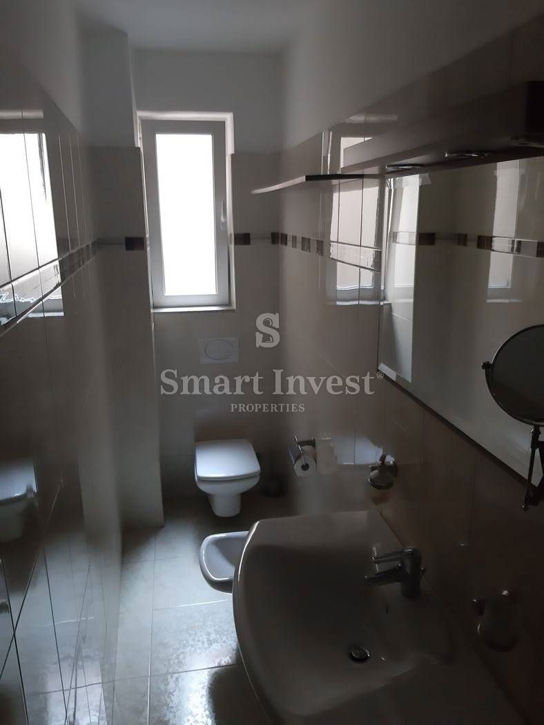 FIUME - CENTRO, spazioso appartamento con vista mare