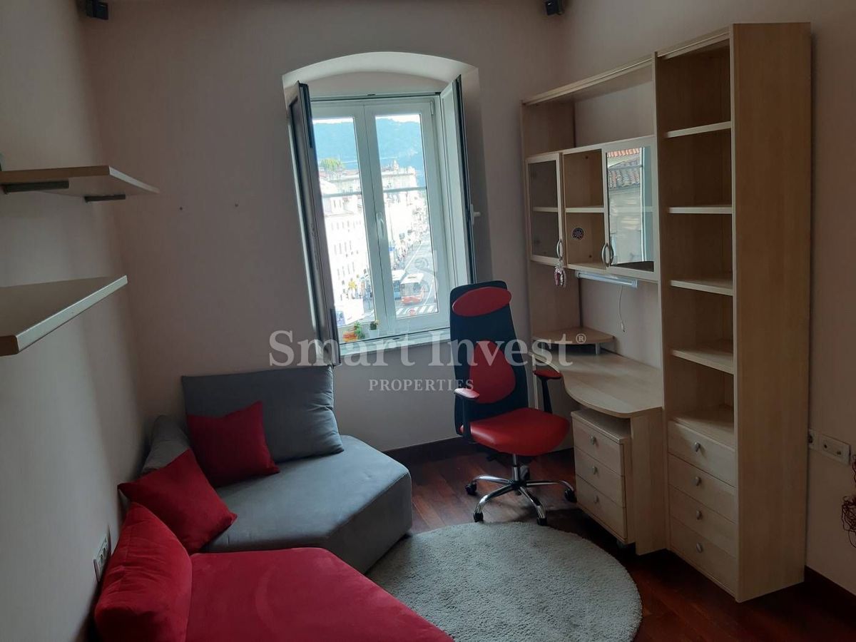 FIUME - CENTRO, spazioso appartamento con vista mare