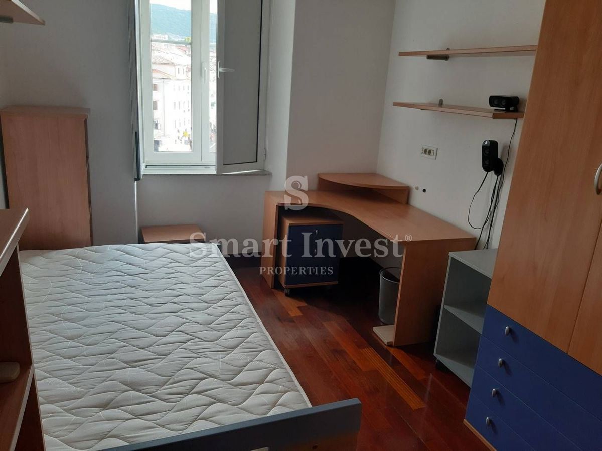 FIUME - CENTRO, spazioso appartamento con vista mare