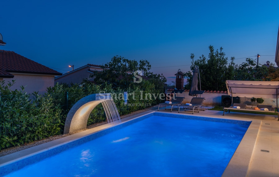 ISTRIA - PARENZO, casa moderna con piscina riscaldata