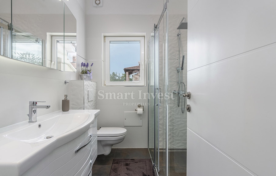 ISTRIA - PARENZO, casa moderna con piscina riscaldata