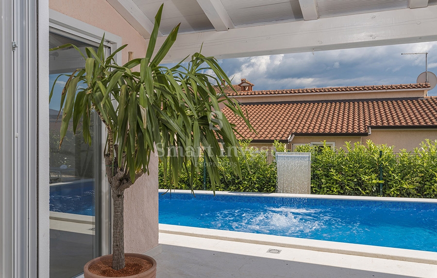 ISTRIA - PARENZO, casa moderna con piscina riscaldata