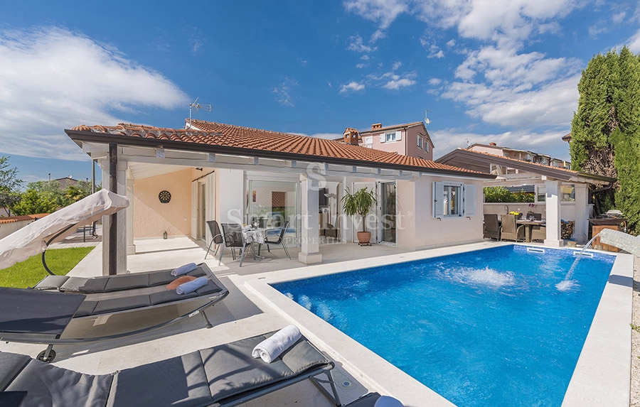 ISTRIA - PARENZO, casa moderna con piscina riscaldata