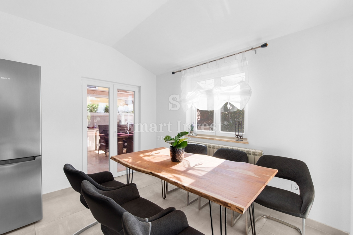 ISTRIA - PARENZO, casa moderna con piscina riscaldata