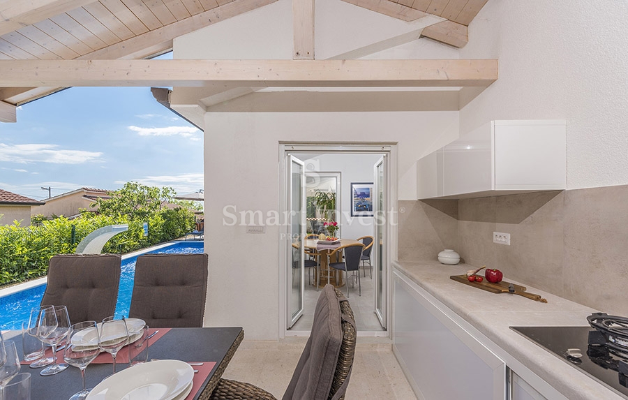 ISTRIA - PARENZO, casa moderna con piscina riscaldata