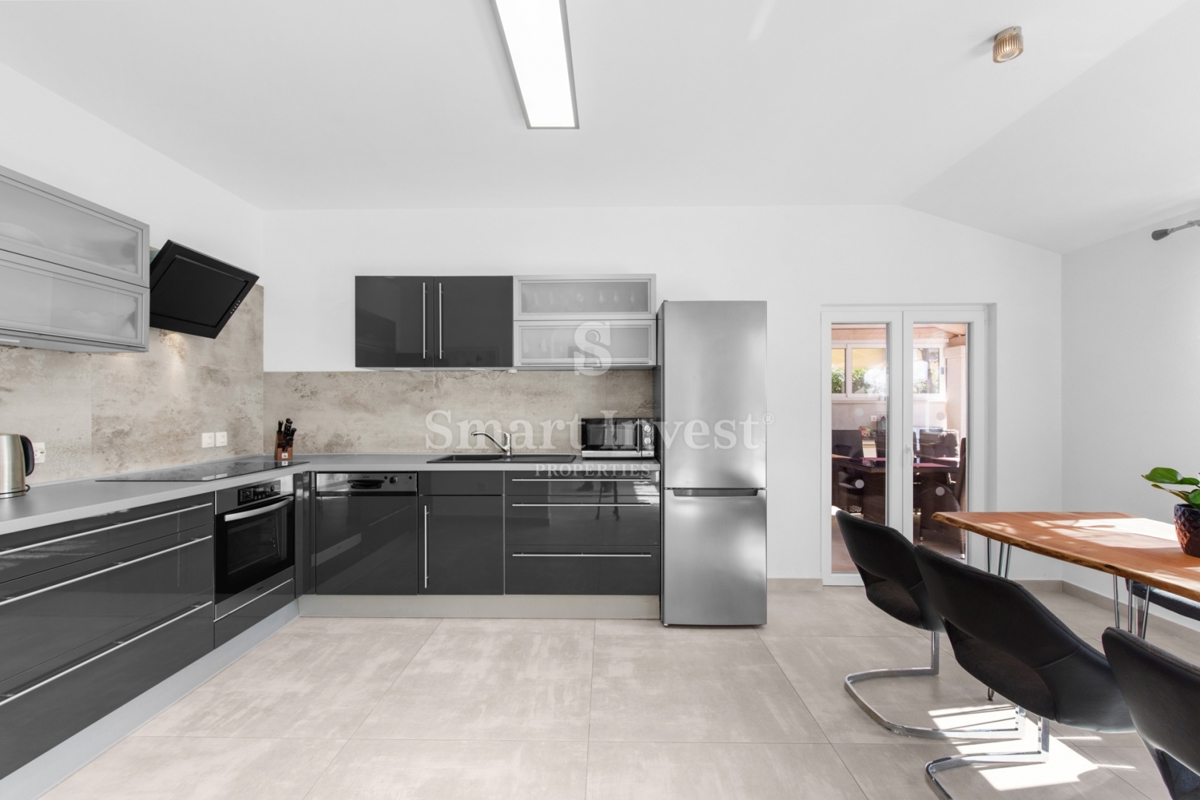 ISTRIA - PARENZO, casa moderna con piscina riscaldata