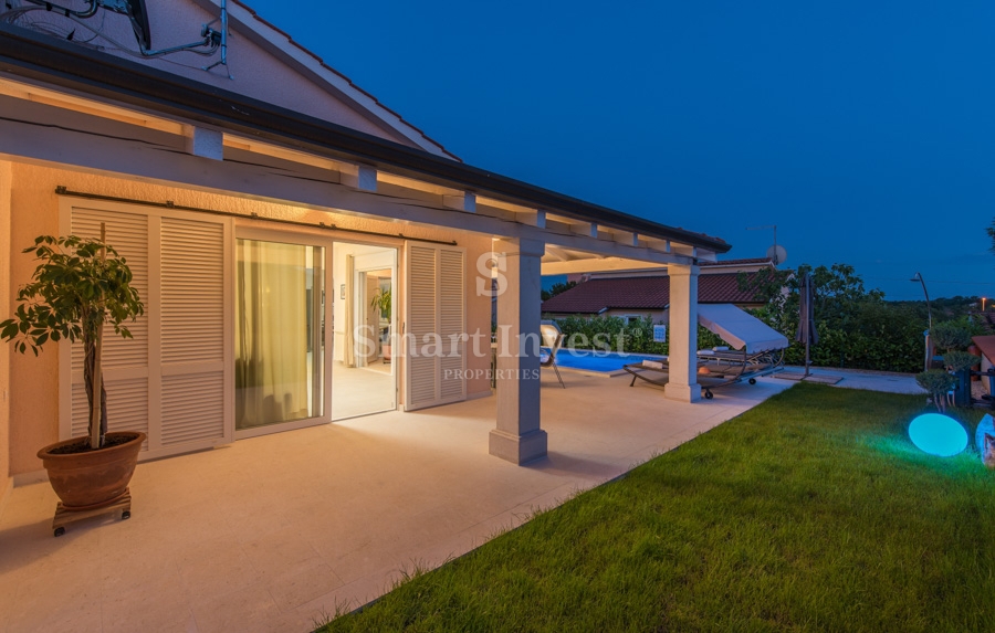 ISTRIA - PARENZO, casa moderna con piscina riscaldata