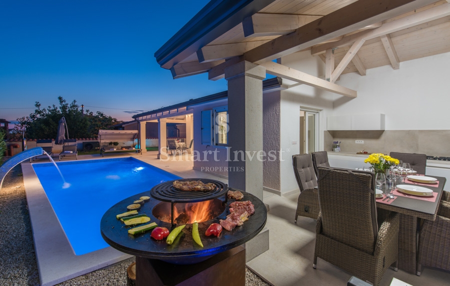 ISTRIA - PARENZO, casa moderna con piscina riscaldata