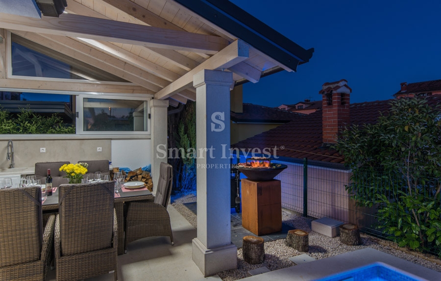 ISTRIA - PARENZO, casa moderna con piscina riscaldata