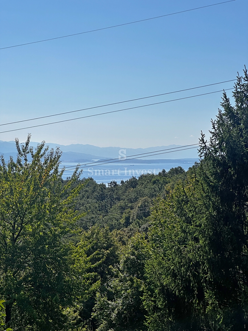 MATULJI - RUKAVAC, vecchia casa bifamiliare in posizione tranquilla!