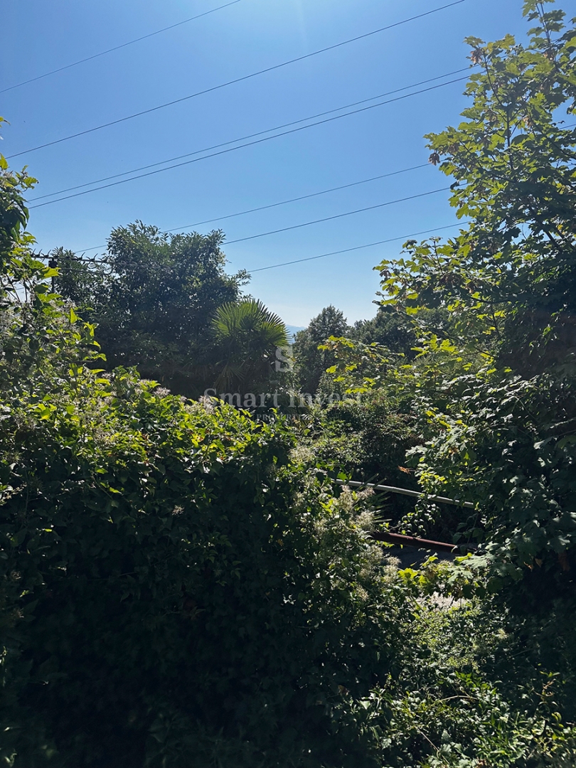 MATULJI - RUKAVAC, vecchia casa bifamiliare in posizione tranquilla!