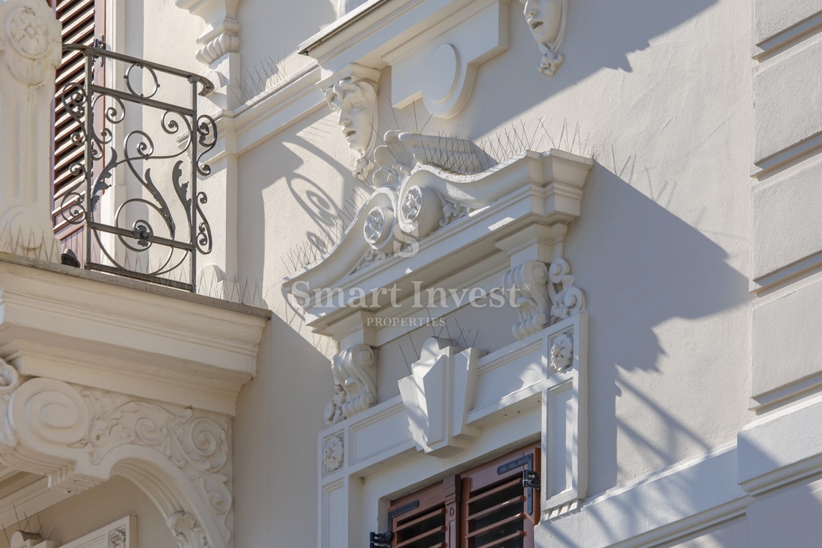 ABBAZIA, lussuoso attico in un'antica villa con parcheggio