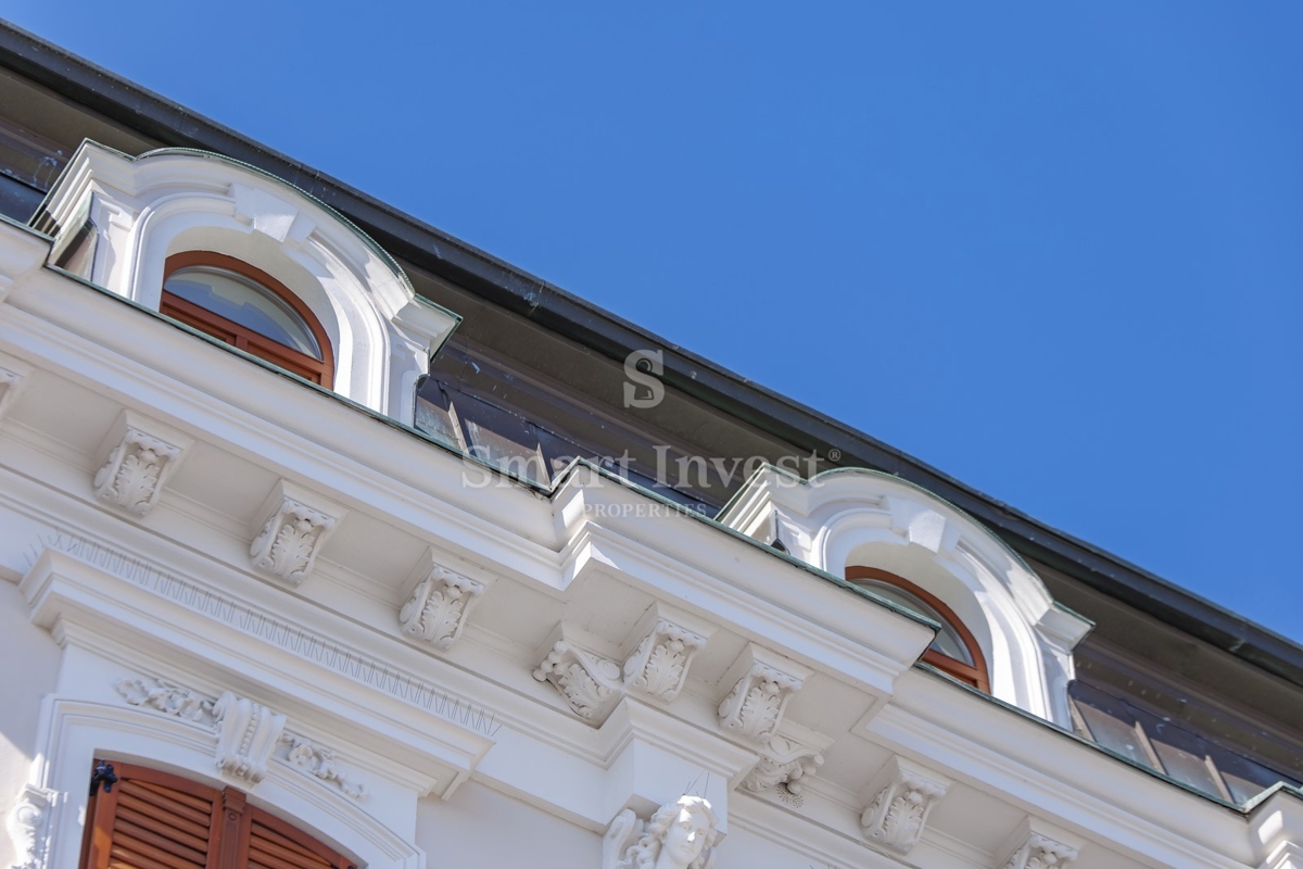 ABBAZIA, lussuoso attico in un'antica villa con parcheggio