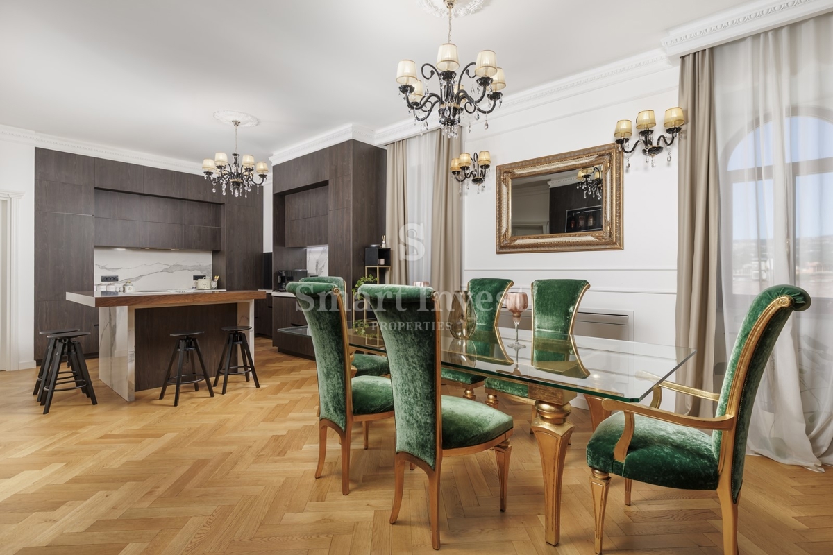 ABBAZIA, lussuoso attico in un'antica villa con parcheggio