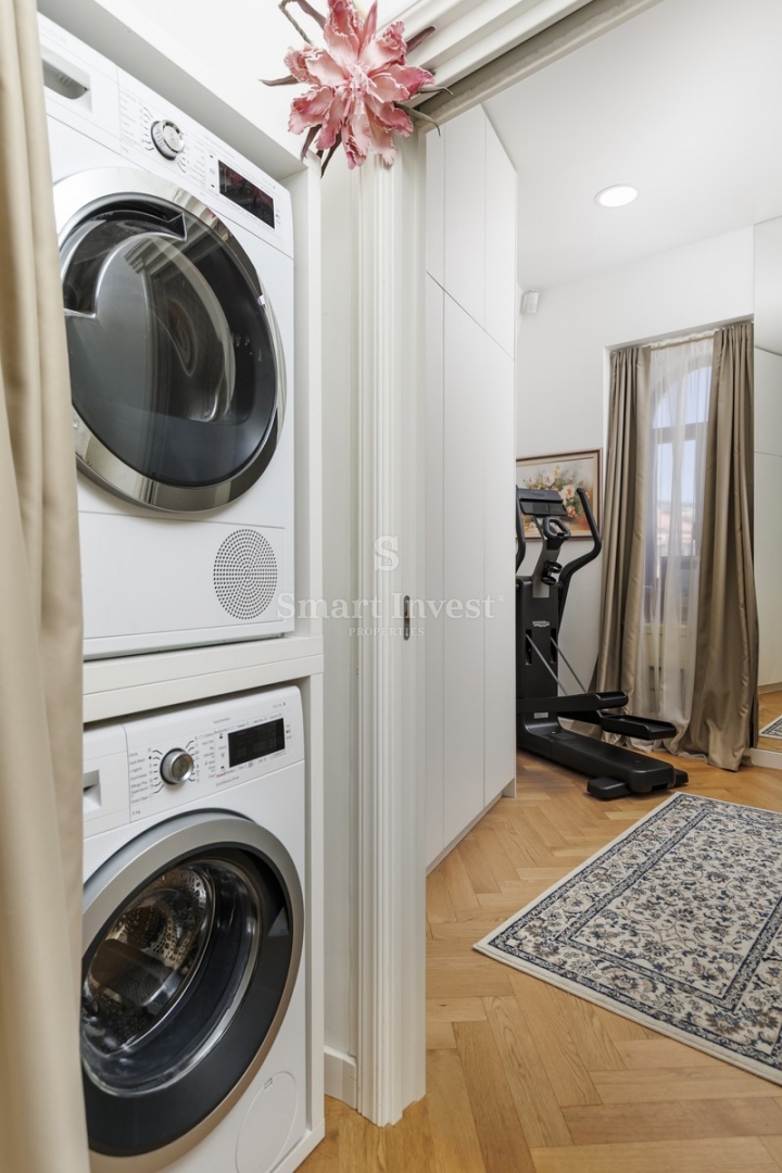 ABBAZIA, lussuoso attico in un'antica villa con parcheggio