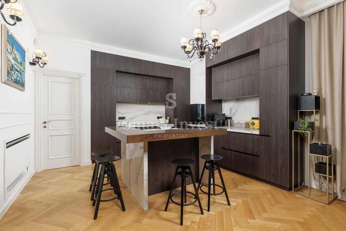 ABBAZIA, lussuoso attico in un'antica villa con parcheggio