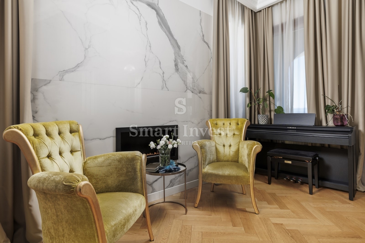 ABBAZIA, lussuoso attico in un'antica villa con parcheggio