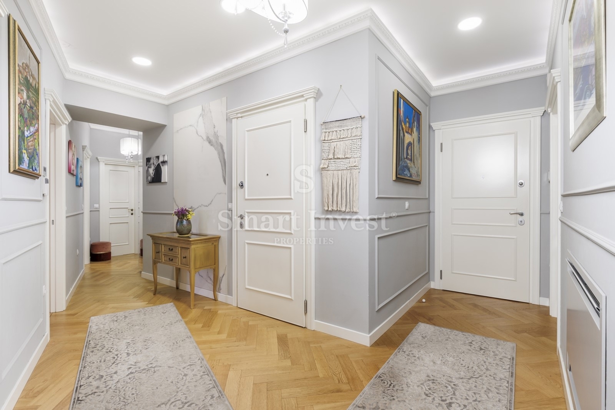 ABBAZIA, lussuoso attico in un'antica villa con parcheggio