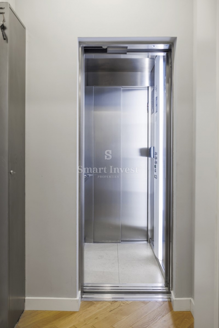 ABBAZIA, lussuoso attico in un'antica villa con parcheggio