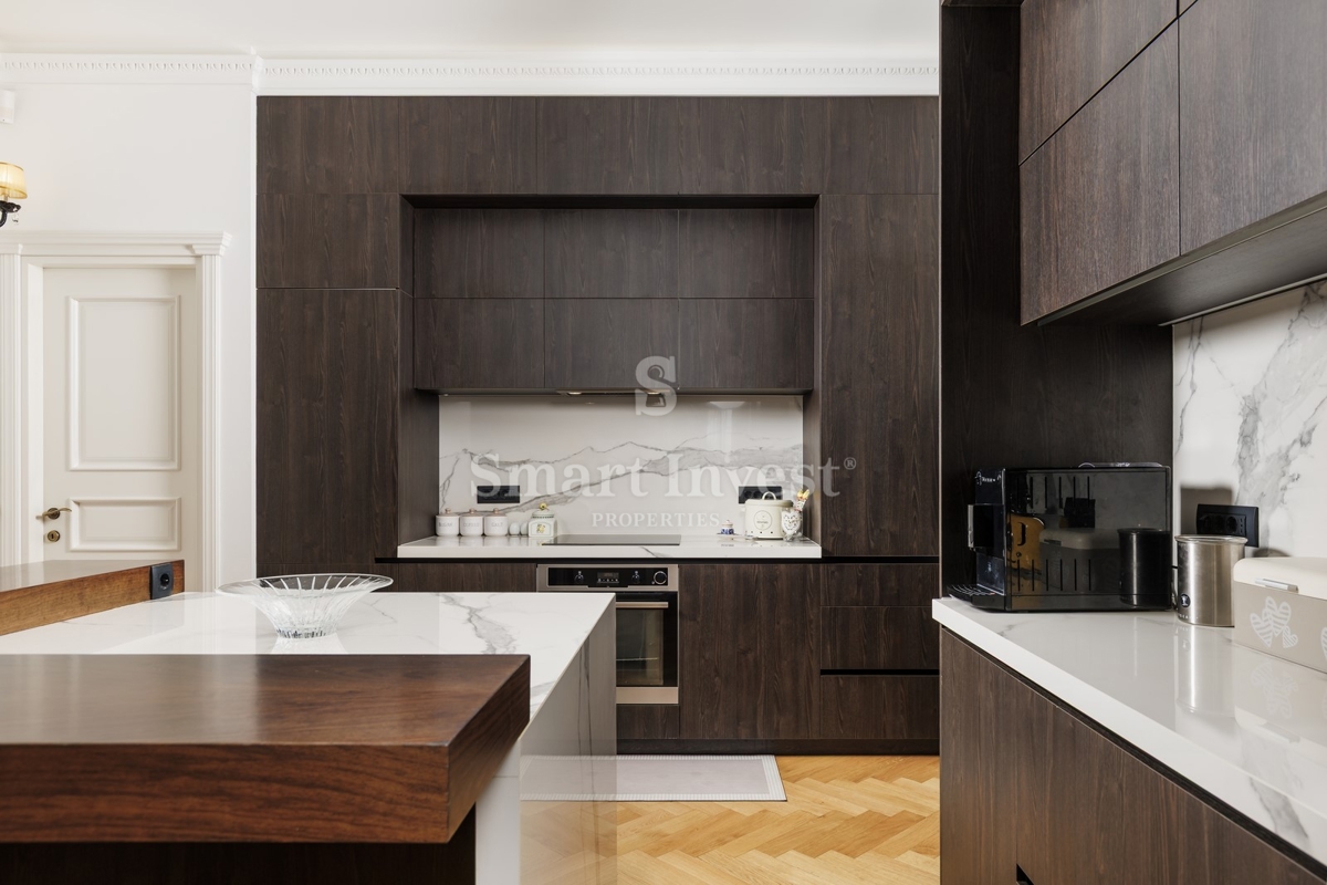 ABBAZIA, lussuoso attico in un'antica villa con parcheggio