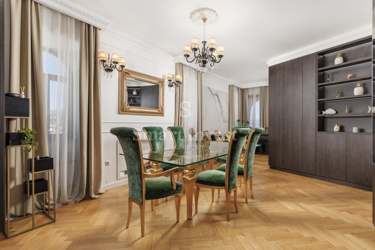 ABBAZIA, lussuoso attico in un'antica villa con parcheggio