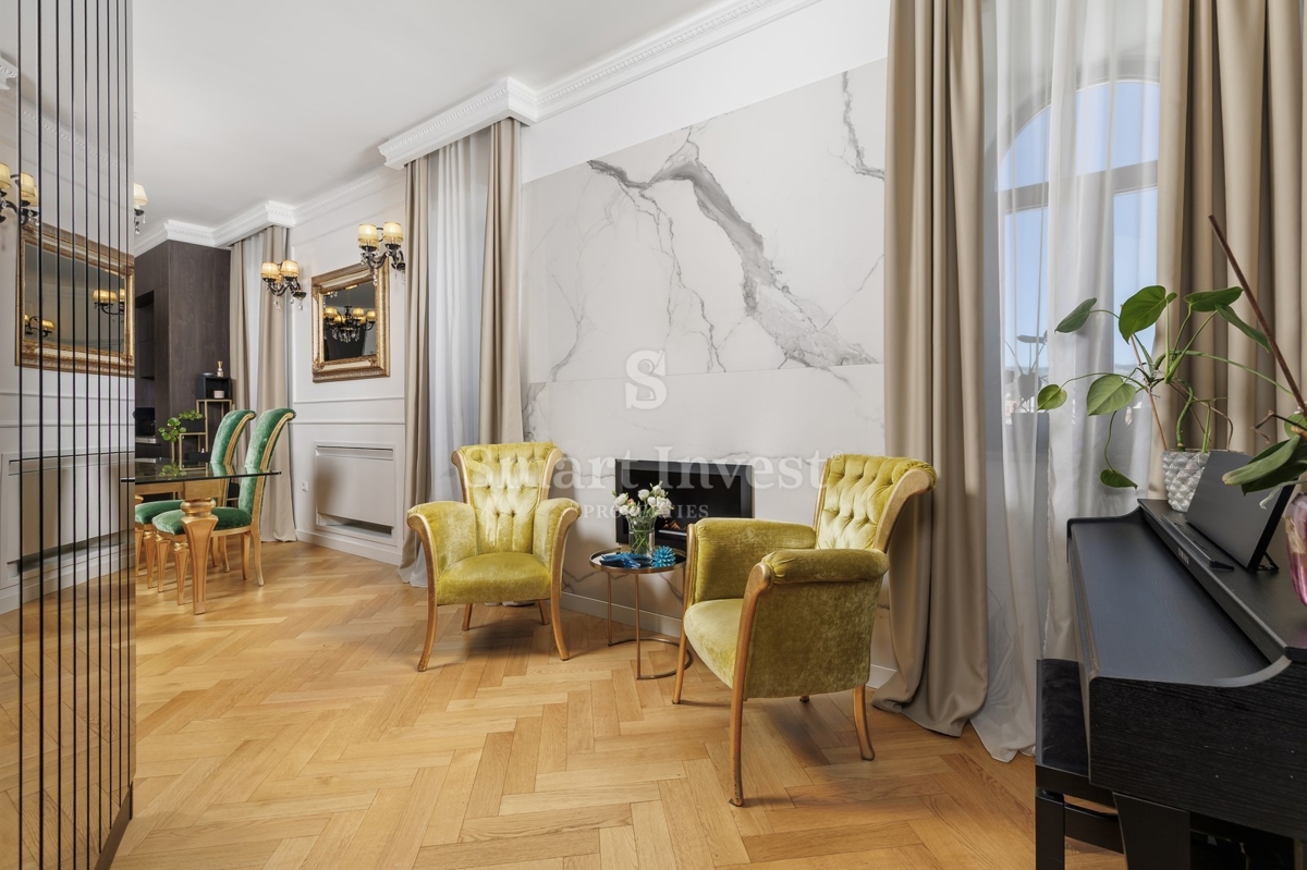 ABBAZIA, lussuoso attico in un'antica villa con parcheggio