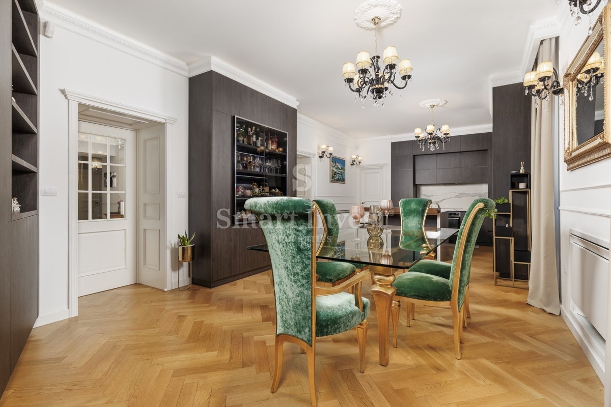 ABBAZIA, lussuoso attico in un'antica villa con parcheggio