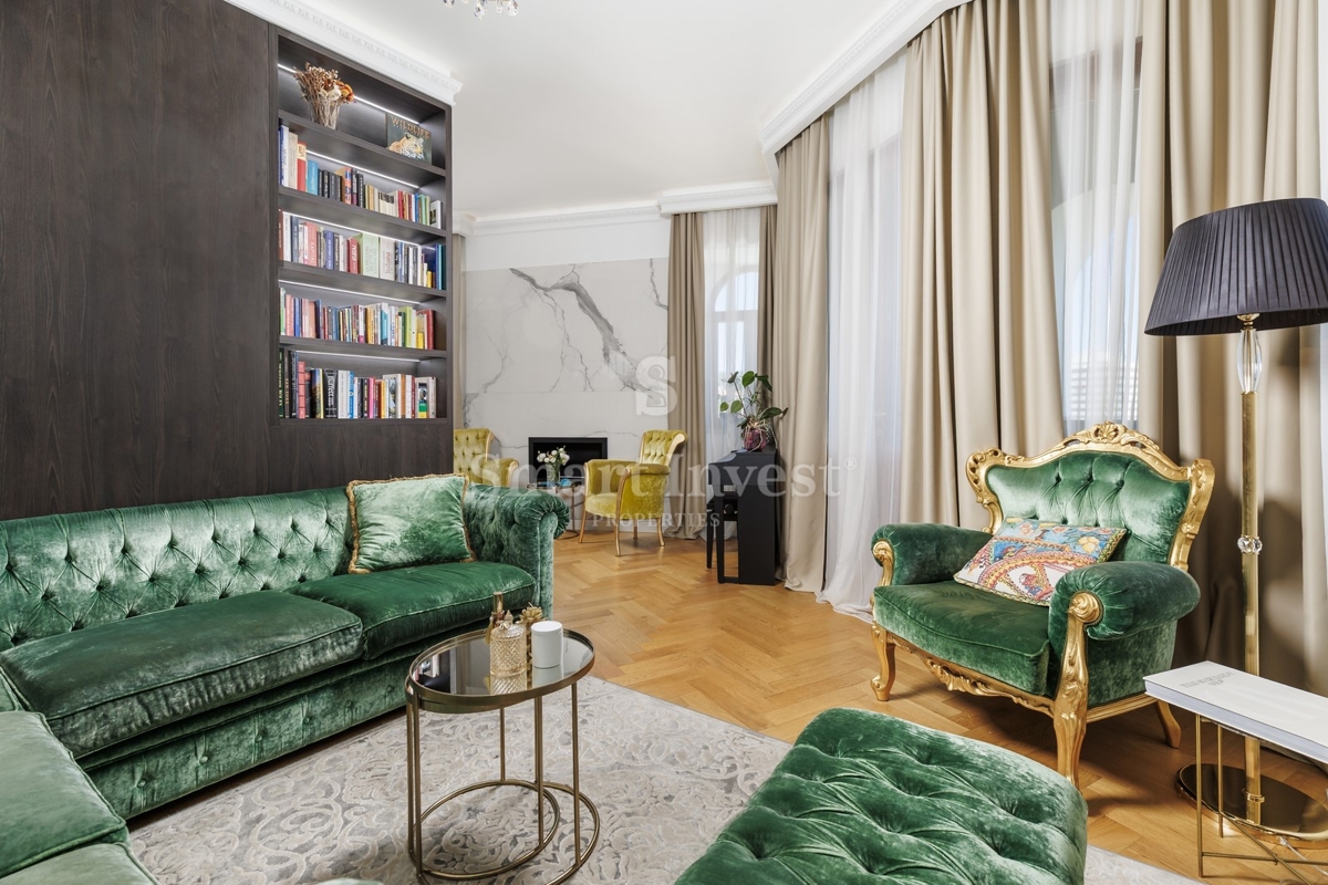 ABBAZIA, lussuoso attico in un'antica villa con parcheggio