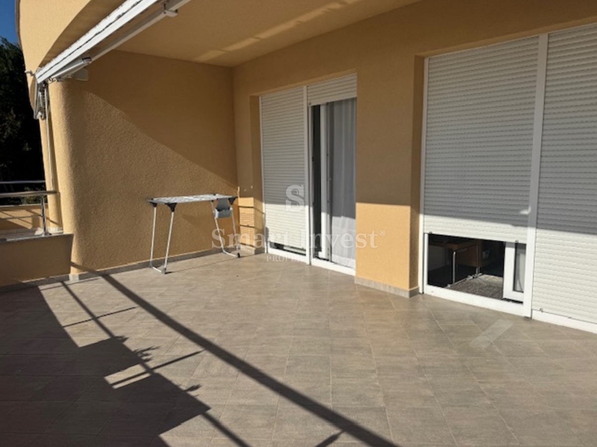 ABBAZIA, appartamento bilocale con parcheggio in edificio con piscina