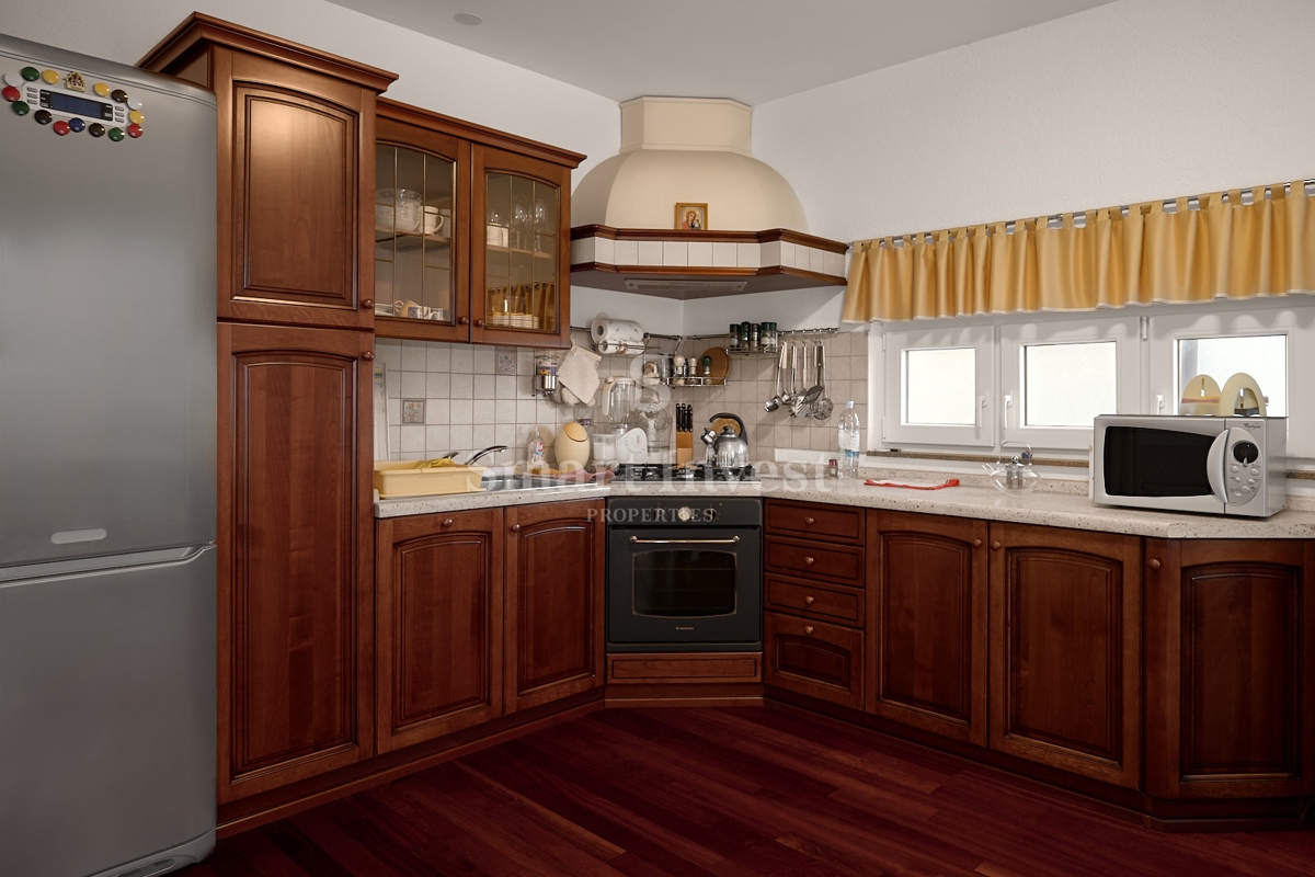 ABBAZIA, appartamento trilocale con vista mare e garage