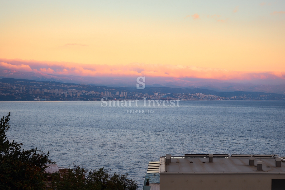 ABBAZIA, appartamento trilocale con vista mare e garage