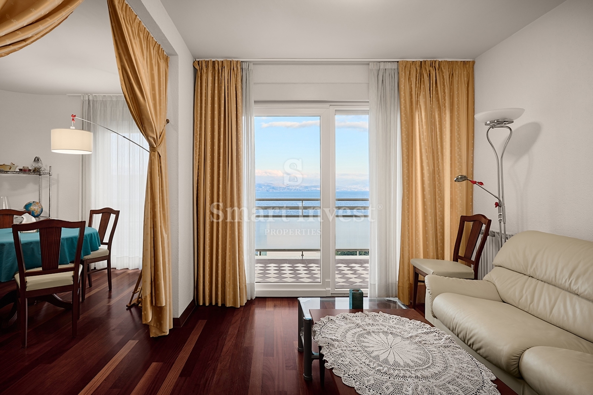 ABBAZIA, appartamento trilocale con vista mare e garage