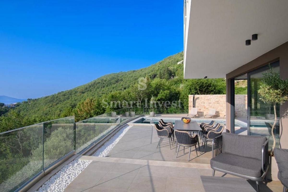 RIVIERA DI ABBAZIA, moderna nuova villa con piscina e vista mare