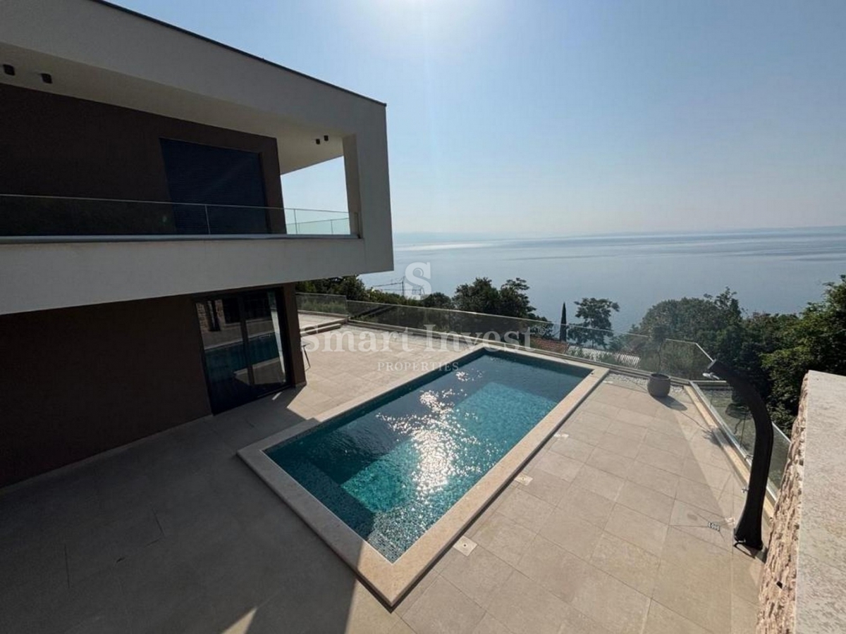 RIVIERA DI ABBAZIA, moderna nuova villa con piscina e vista mare