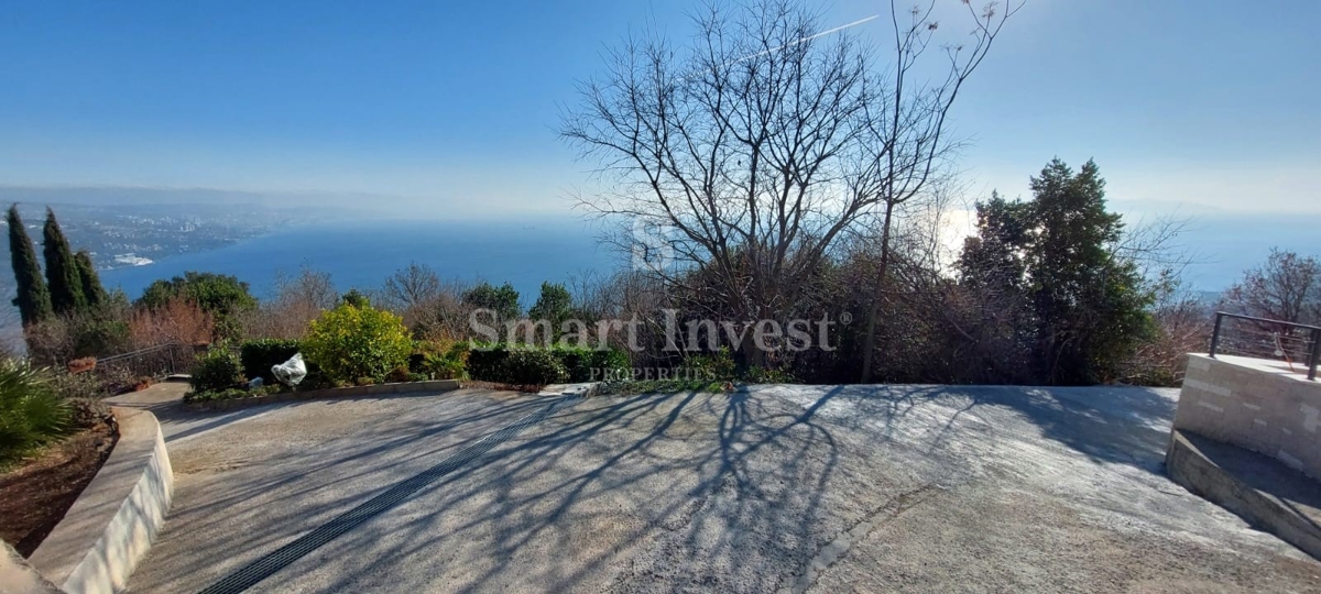 ABBAZIA - BREGI, terreno edificabile con vista panoramica sul mare