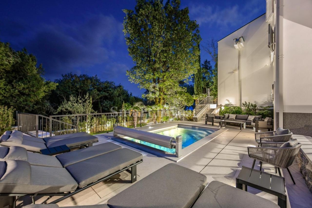 ABBAZIA - OPRIĆ, villa di lusso con piscina vicino al mare