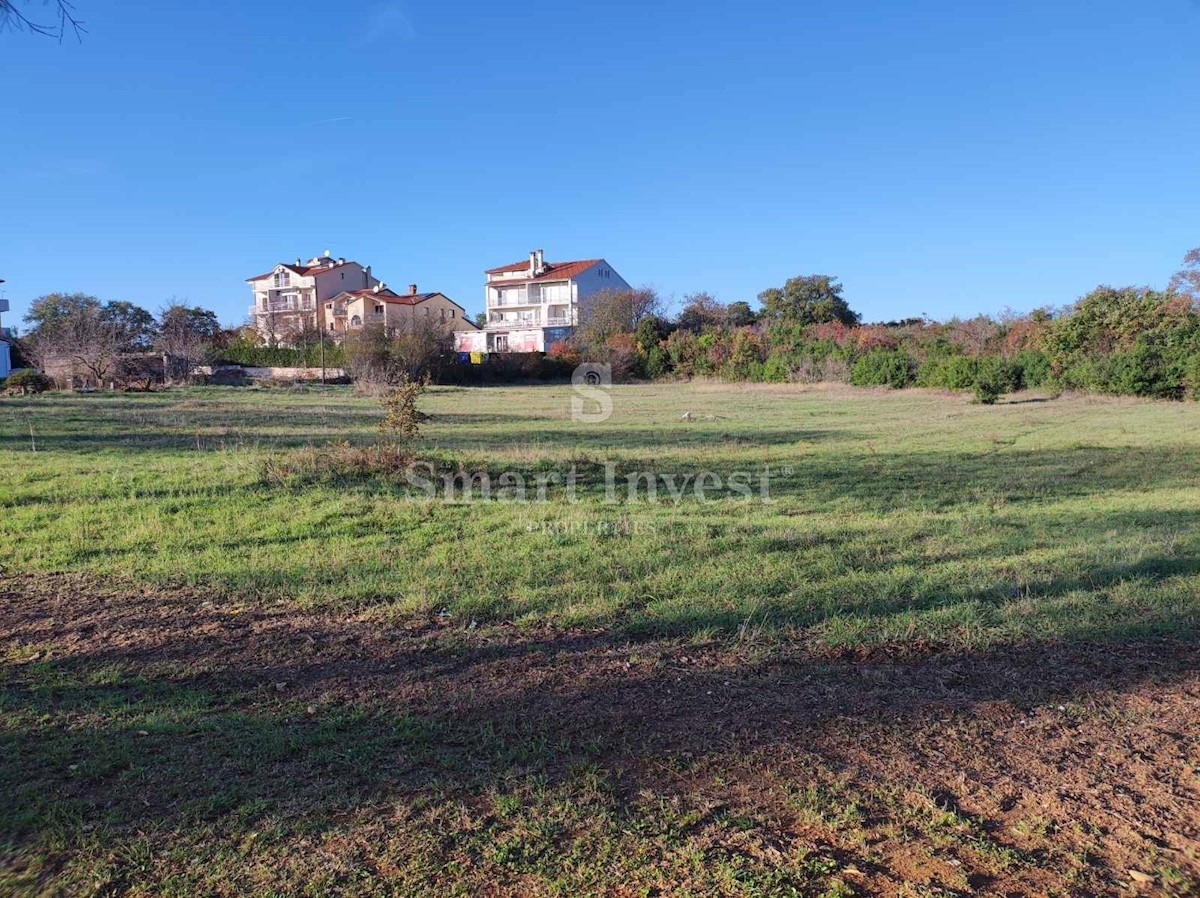 ISTRIA - ROVINJ, BUILDING LAND OF 4.083 M2 NEAR THE SEA AND CENTER