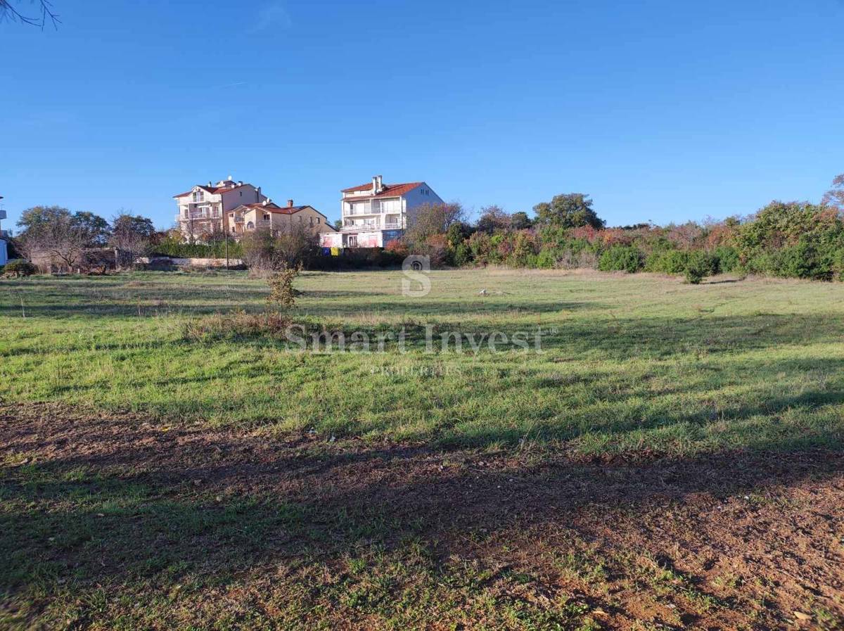 ISTRIA - ROVINJ, BUILDING LAND OF 4.083 M2 NEAR THE SEA AND CENTER