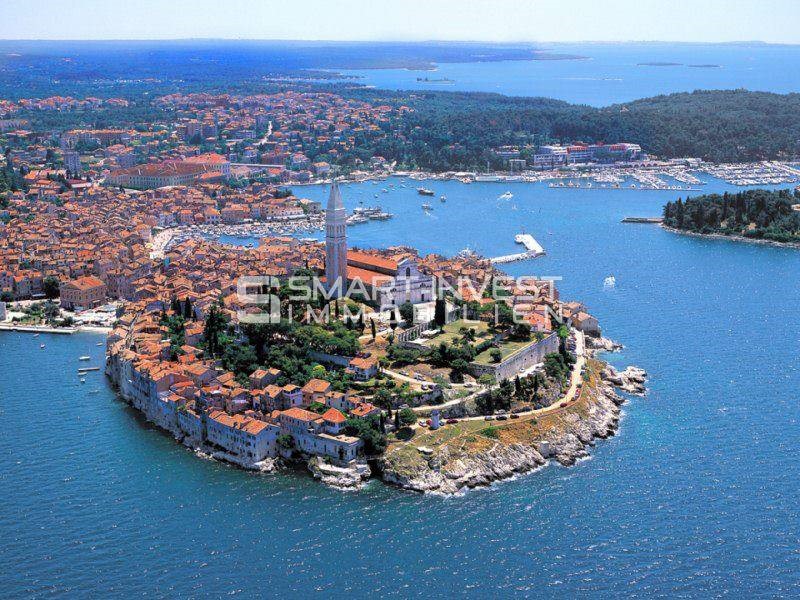 ISTRIA - ROVINJ, BUILDING LAND OF 4.083 M2 NEAR THE SEA AND CENTER