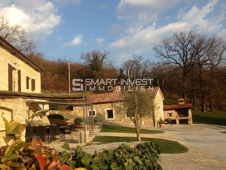 ISTRIA - LUPOGLAV, COMPLEX OF RENOVATED VILLAS