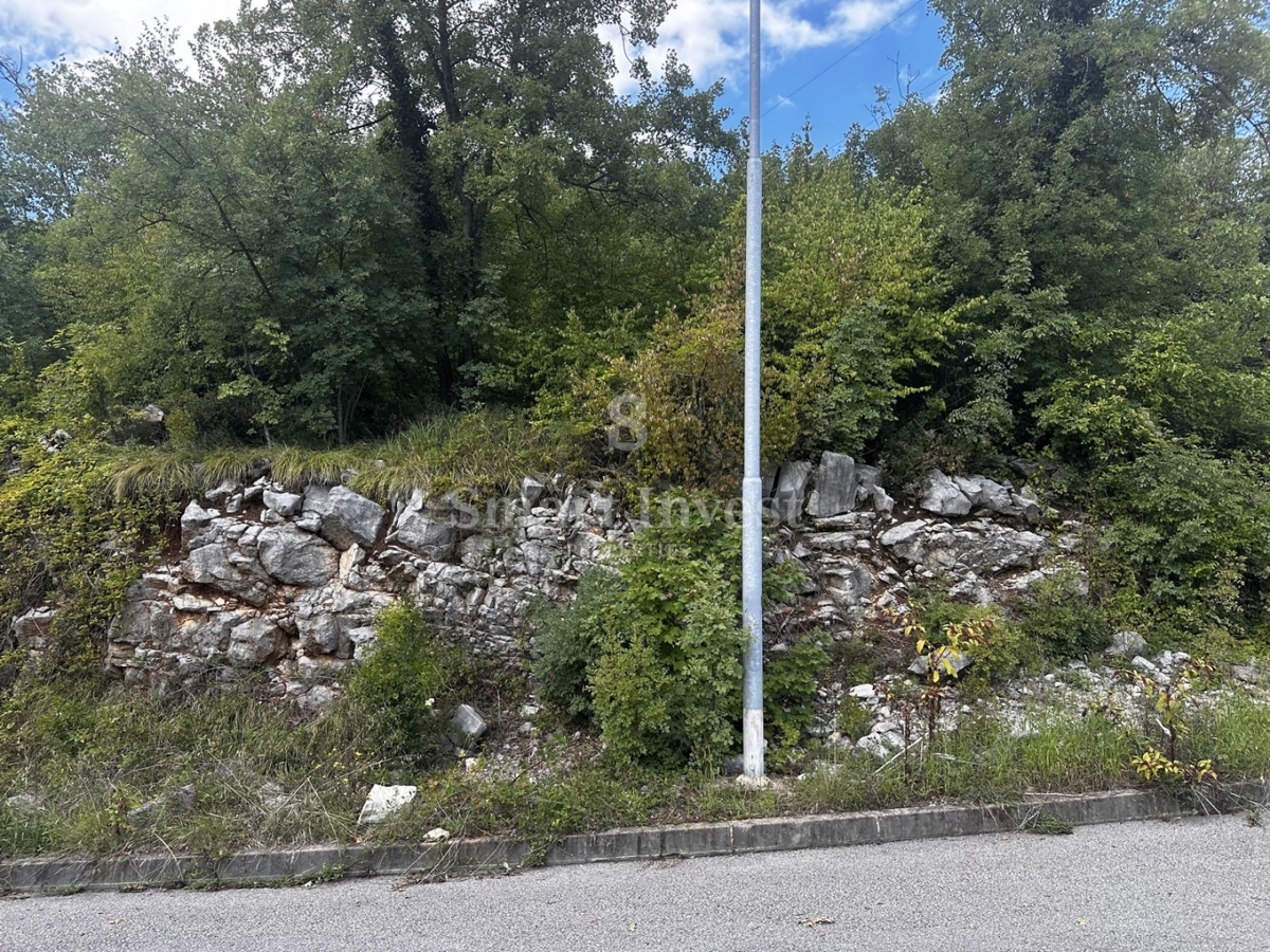 MATULJI, terreno edificabile per scopi commerciali!