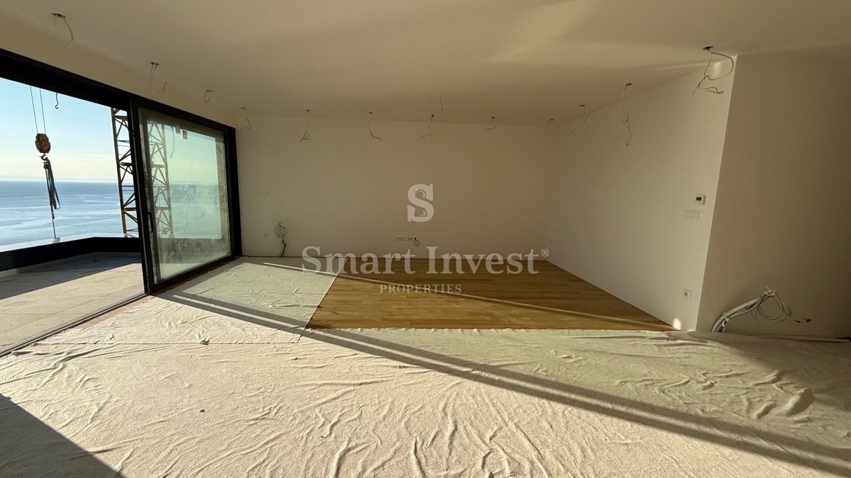 ABBAZIA, attico di lusso con 3 camere da letto con vista mare e garage