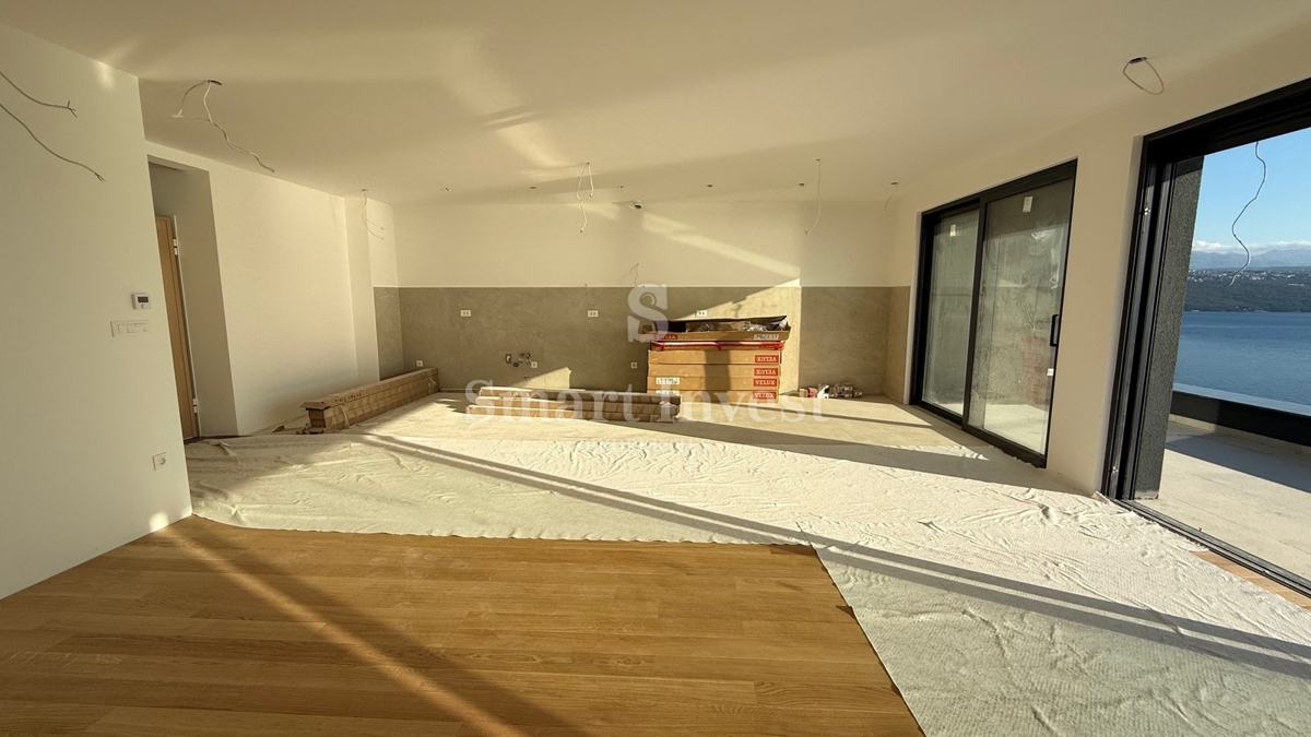 ABBAZIA, attico di lusso con 3 camere da letto con vista mare e garage