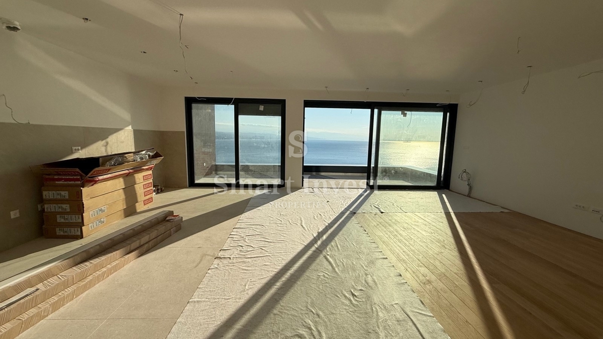 ABBAZIA, attico di lusso con 3 camere da letto con vista mare e garage
