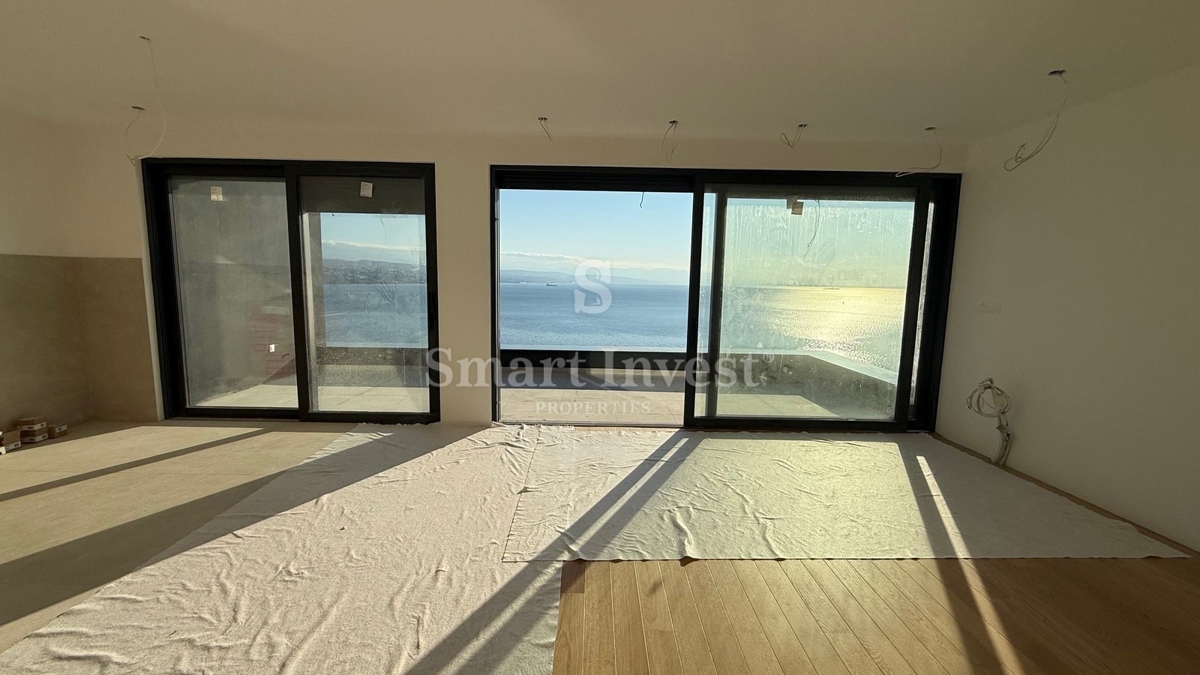 ABBAZIA, attico di lusso con 3 camere da letto con vista mare e garage