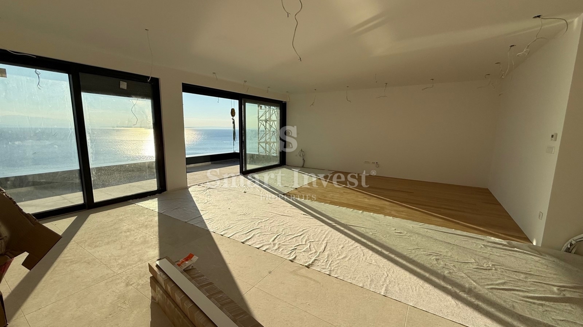 ABBAZIA, attico di lusso con 3 camere da letto con vista mare e garage