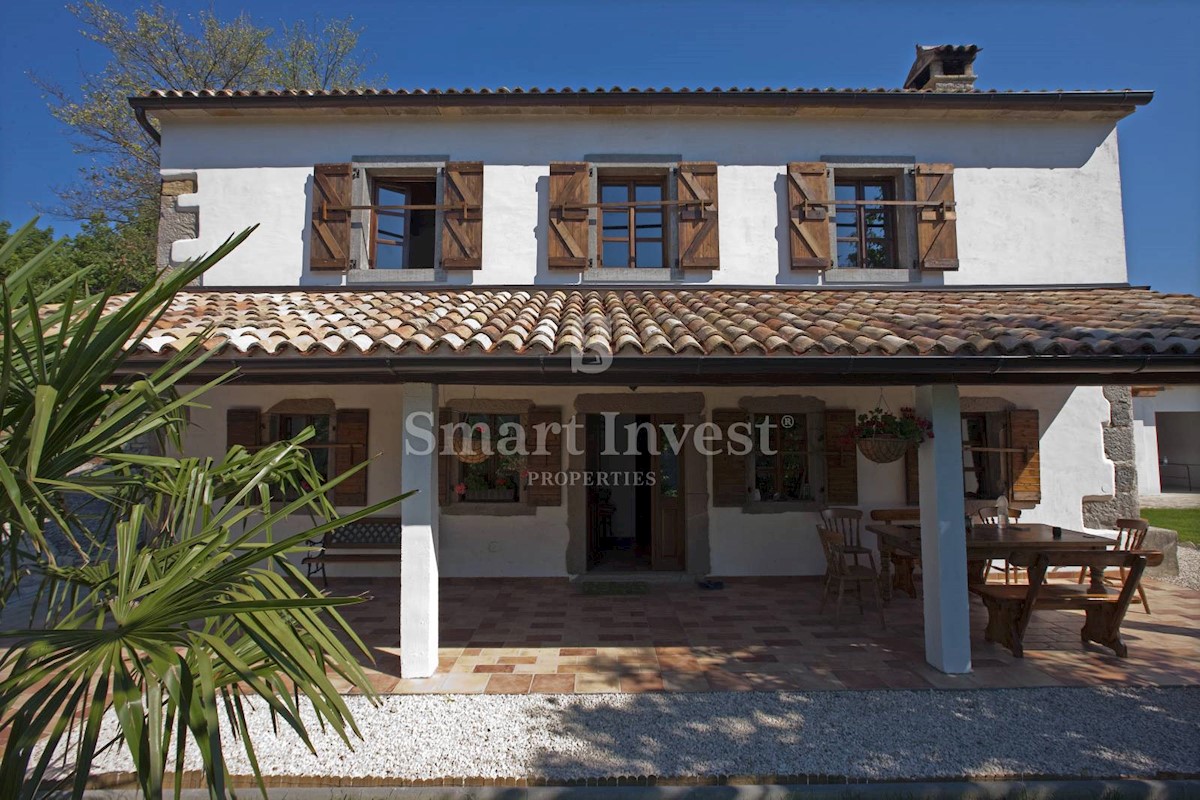 ISTRIA - MOTOVUN, Ecological estate with 3 houses, 23000 m2 land